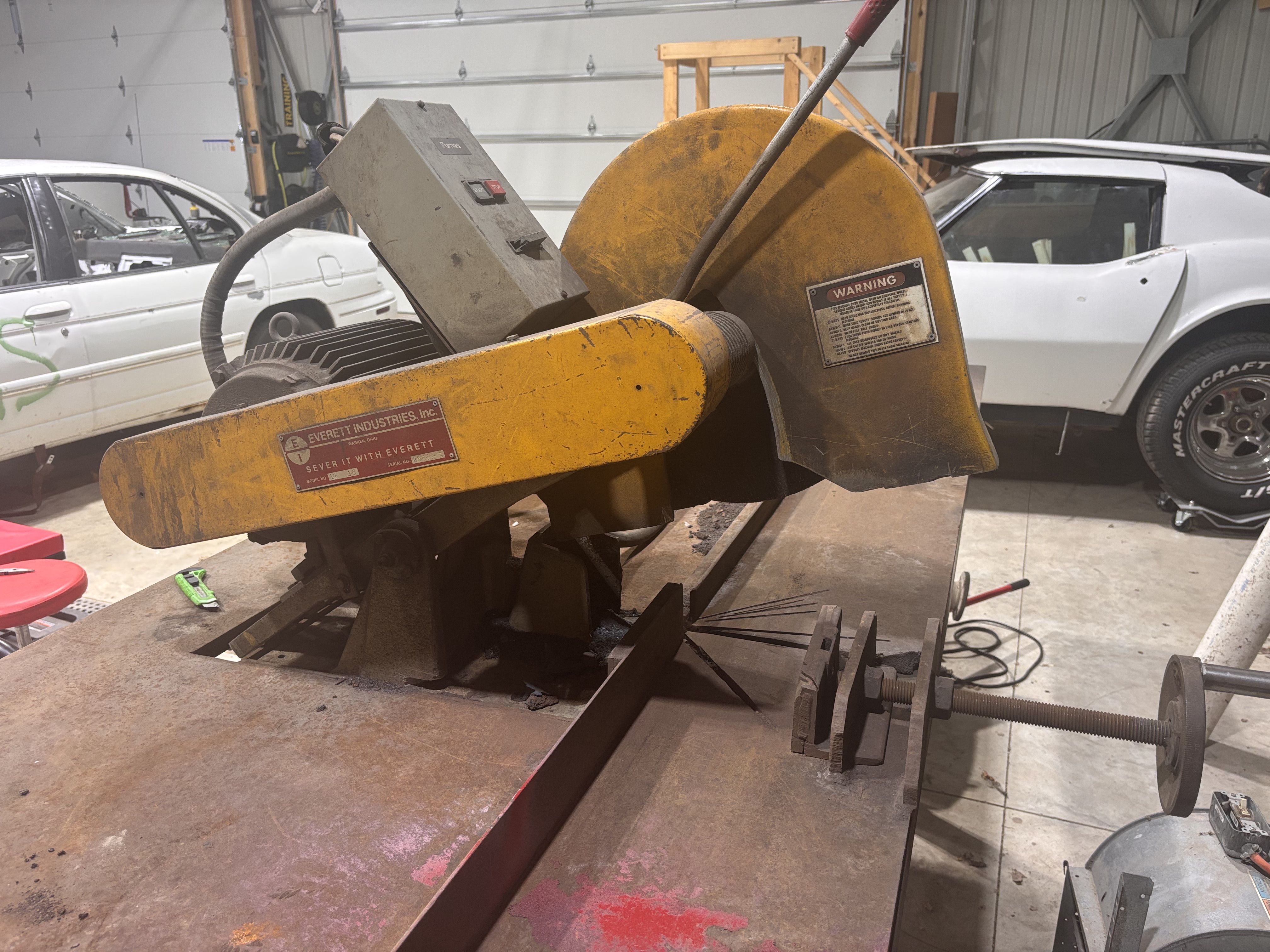 Professional welding services - AA Welding & Fabrication mobile welding team at work in Richland Iowa